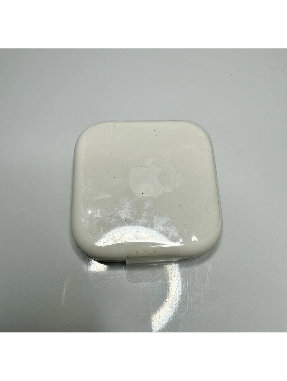 Apple EarPods 3.5mm Headphone Plug MWU53AM/A New Sealed Genuine Apple